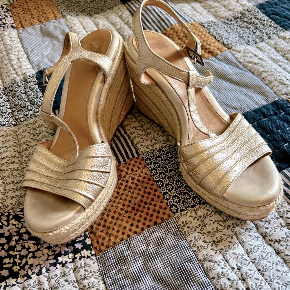 Elegant Gold Wedge Sandals